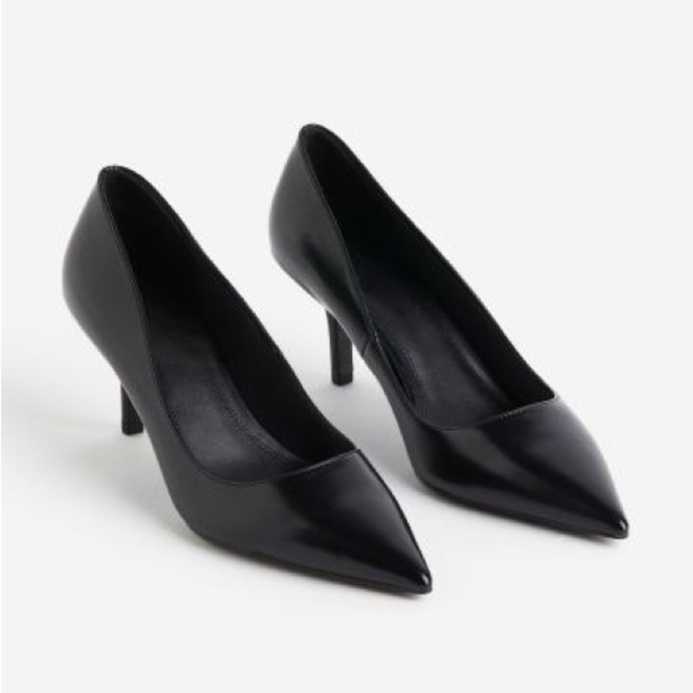 H&M | Black Pumps